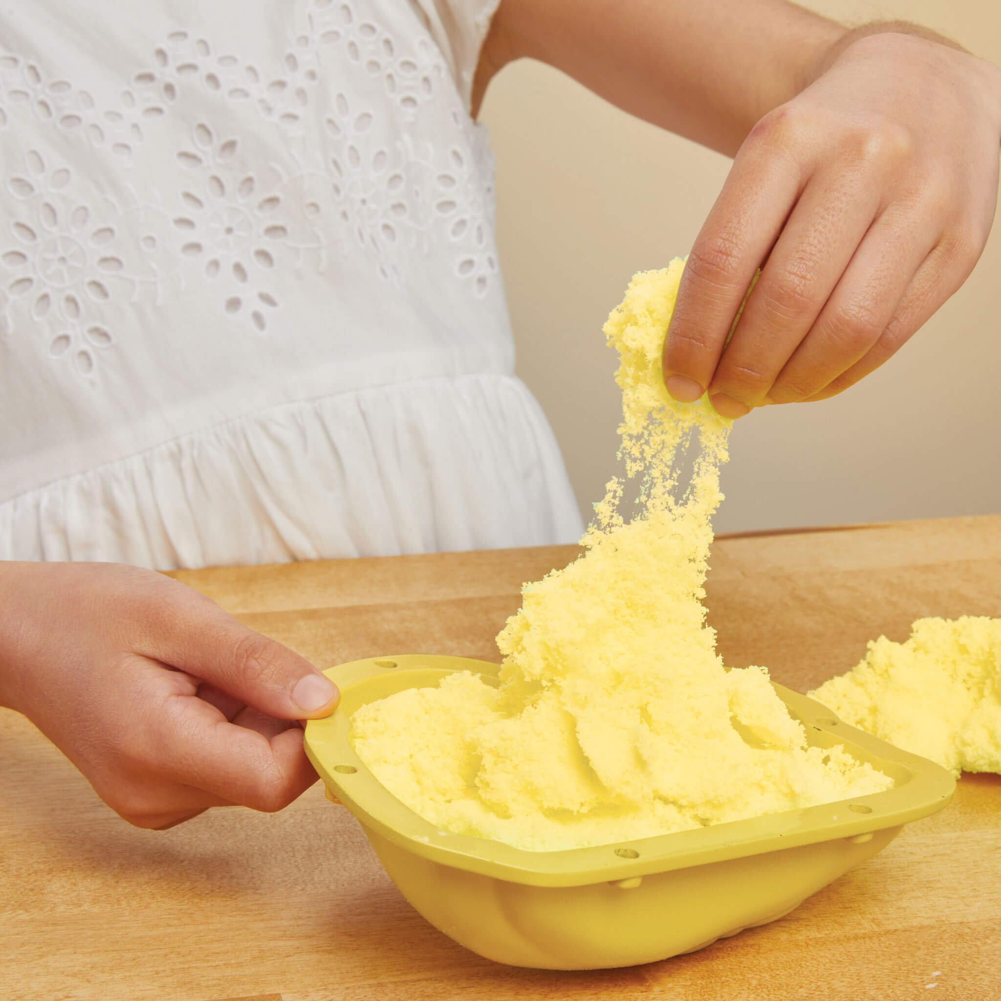 Creative Chefs Bluey - Duck Cake Kit - Bluey Duck Cake Set with Reusable Make-It Mix