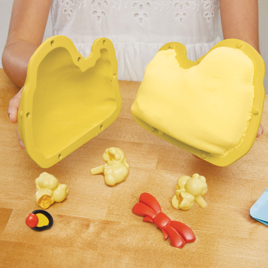 Creative Chefs Bluey - Duck Cake Kit - Bluey Duck Cake Set with Reusable Make-It Mix