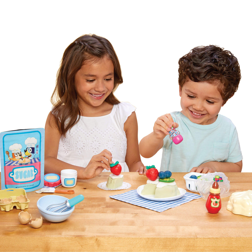 Creative Chefs Bluey - Pavlova Kit - Bluey Pavlova Playset with Food and Utensils