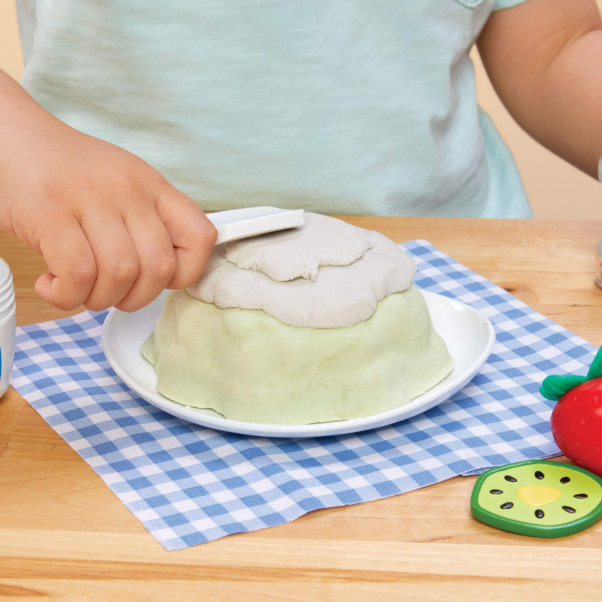 Creative Chefs Bluey - Pavlova Kit - Bluey Pavlova Playset with Food and Utensils
