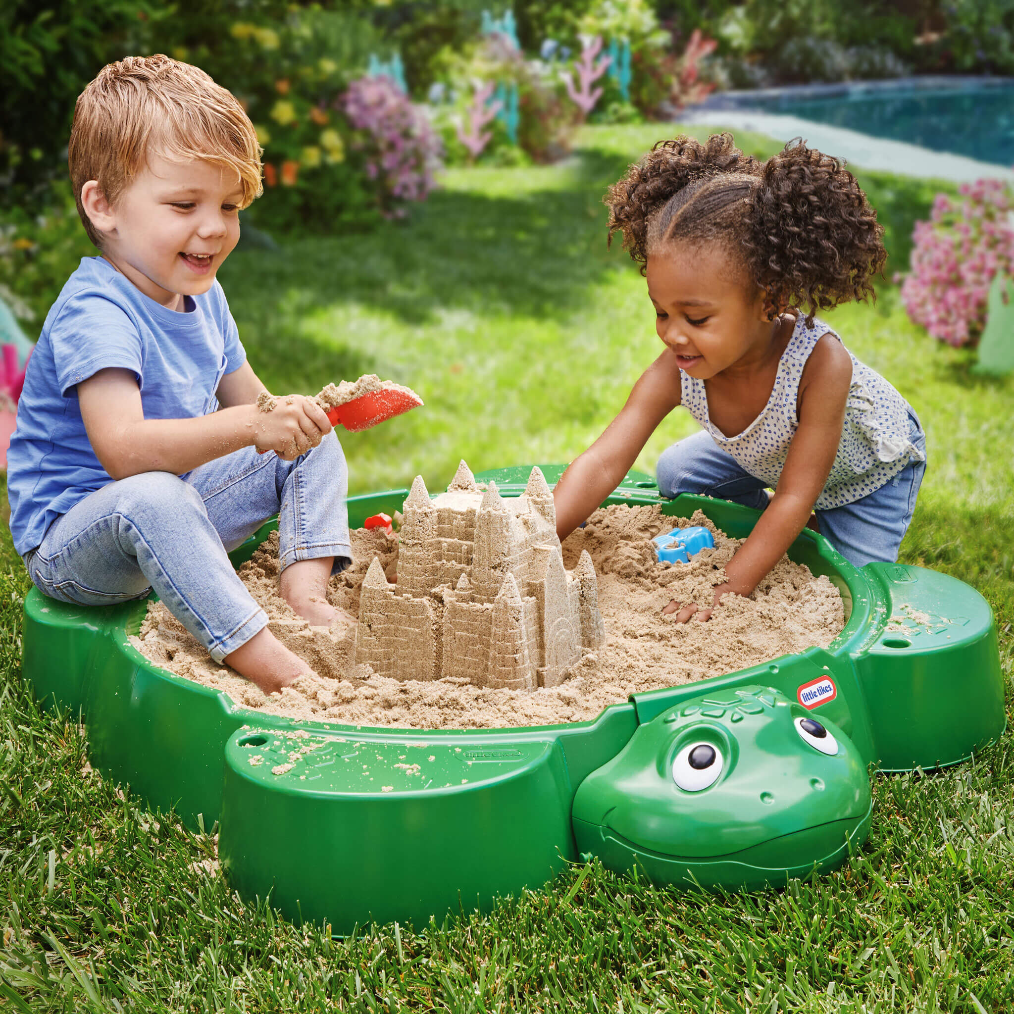 Turtle Sandbox - Classic Turtle Sandbox with Built-In Seats